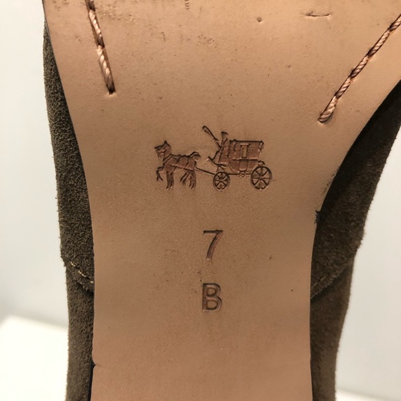 Coach: Women’s Suede Heeled Bootie with Pull Tabs: Size: 7 - Picture 8 of 8
